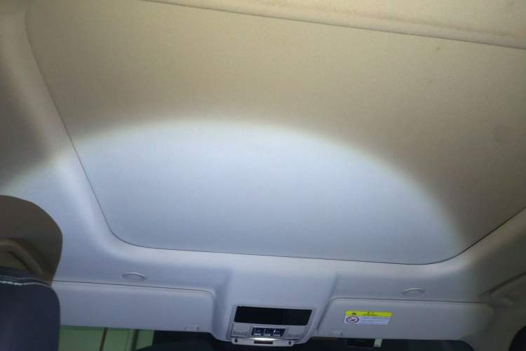 Used Land Rover Discovery 2021 360 PS R-Dynamic S Headliner