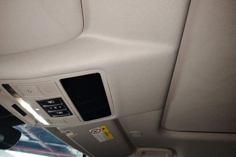 Used Land Rover Discovery 2021 360 PS R-Dynamic S Headliner