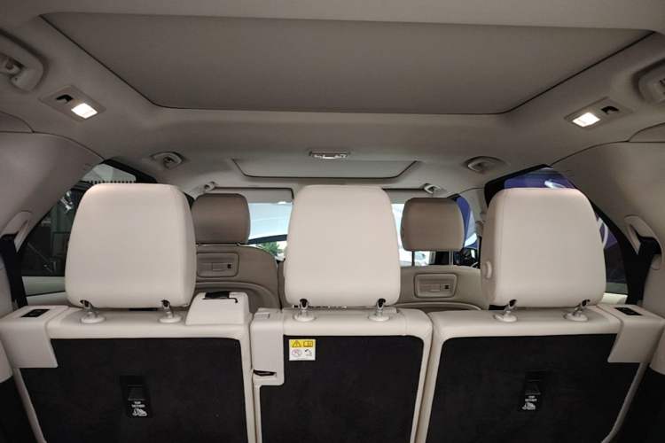 Used Land Rover Discovery 2021 300PS S Headliner