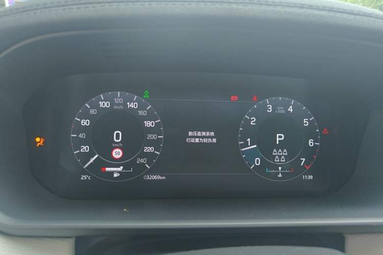 Used Land Rover Discovery 2021 360 PS R-Dynamic HSE Instrument Cluster