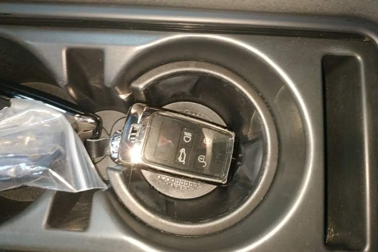 Used Land Rover Discovery 2021 360 PS R-Dynamic S Interior 1