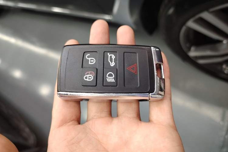 Used Land Rover Discovery 2021 300PS S Interior 1