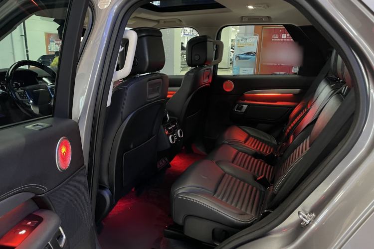 Used Land Rover Discovery 2021 360 PS R-Dynamic SE Interior 2