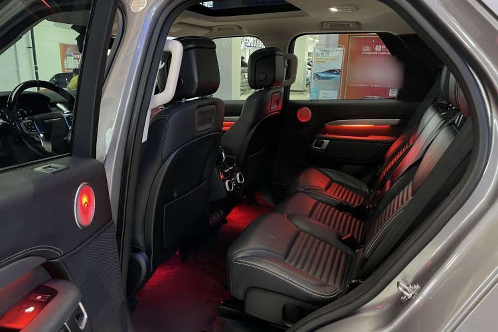 Used Land Rover Discovery 2021 360 PS R-Dynamic SE Interior 2