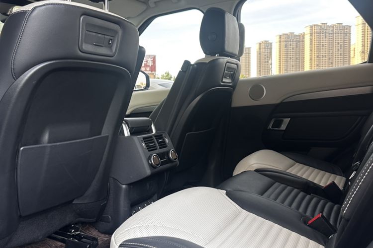 Used Land Rover Discovery 2021 360 PS R-Dynamic S Interior 3