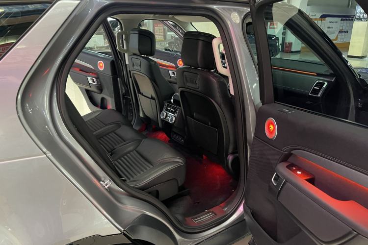 Used Land Rover Discovery 2021 360 PS R-Dynamic SE Interior 4