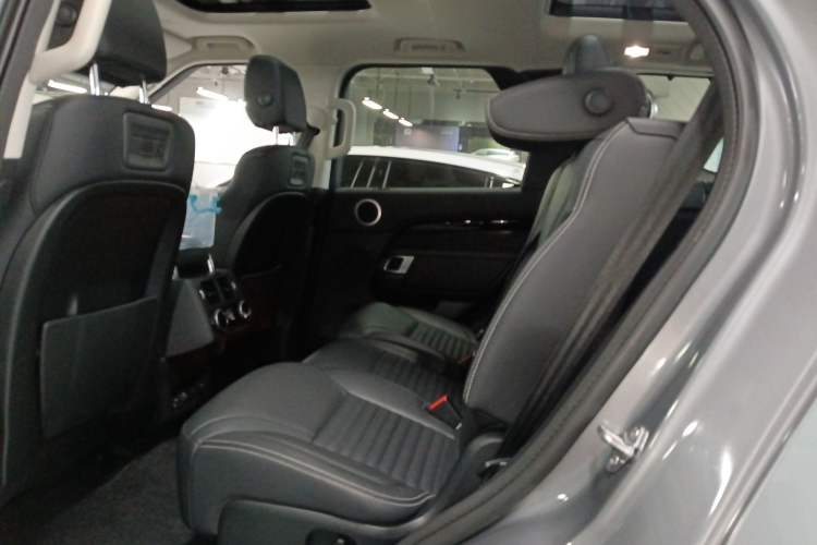 Used Land Rover Discovery 2021 300PS S Interior 4