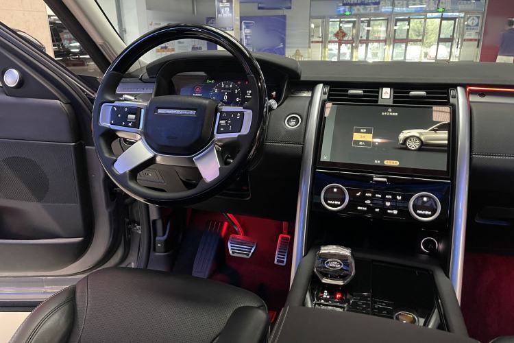 Used Land Rover Discovery 2021 360 PS R-Dynamic SE Interior 5