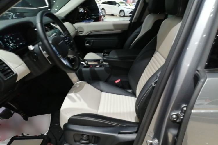 Used Land Rover Discovery 2021 360 PS R-Dynamic SE Left Front Seat