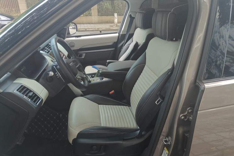 Used Land Rover Discovery 2021 360 PS R-Dynamic HSE Left Front Seat