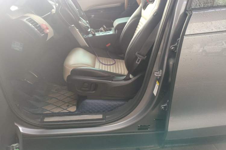Used Land Rover Discovery 2021 360 PS R-Dynamic S Left Front Seat