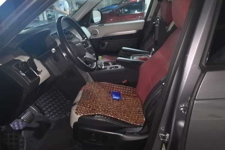 Used Land Rover Discovery 2021 360 PS R-Dynamic SE Left Front Seat