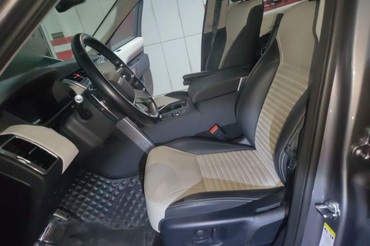 Used Land Rover Discovery 2021 360 PS R-Dynamic S Left Front Seat