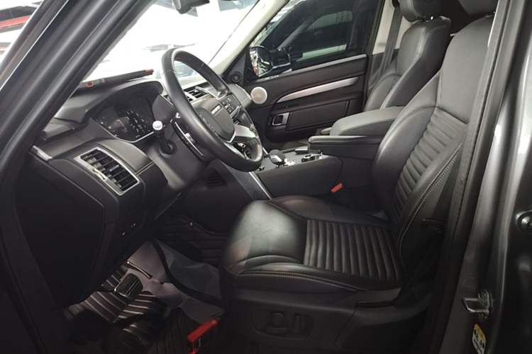 Used Land Rover Discovery 2021 360 PS R-Dynamic S Left Front Seat