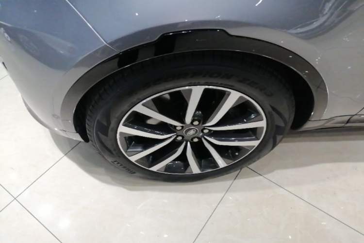 Used Land Rover Discovery 2021 360 PS R-Dynamic SE Left Front Wheel Hub