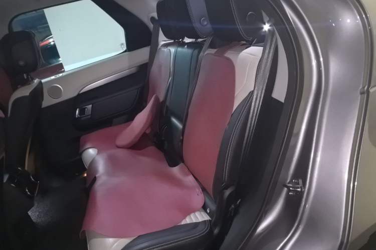 Used Land Rover Discovery 2021 360 PS R-Dynamic SE Left Rear Seat