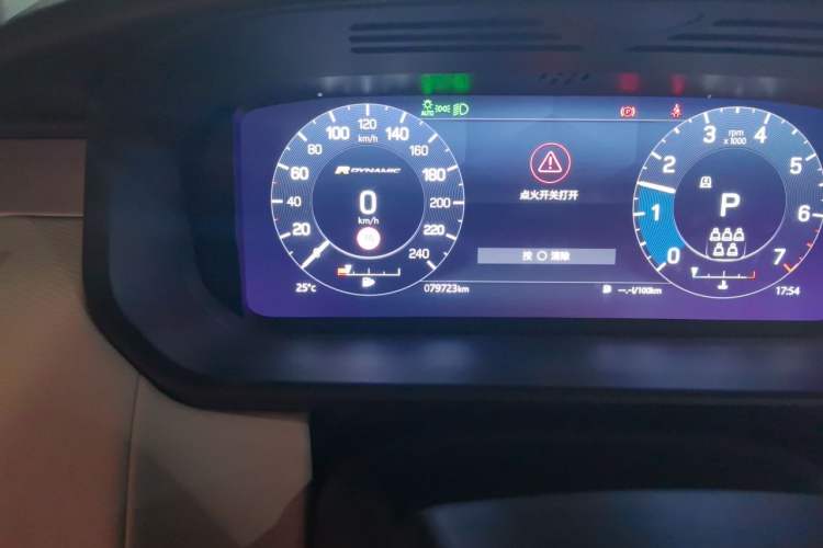 Used Land Rover Discovery 2021 360 PS R-Dynamic SE Odometer Close Up