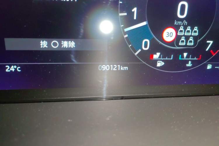 Used Land Rover Discovery 2021 360 PS R-Dynamic S Odometer Close Up