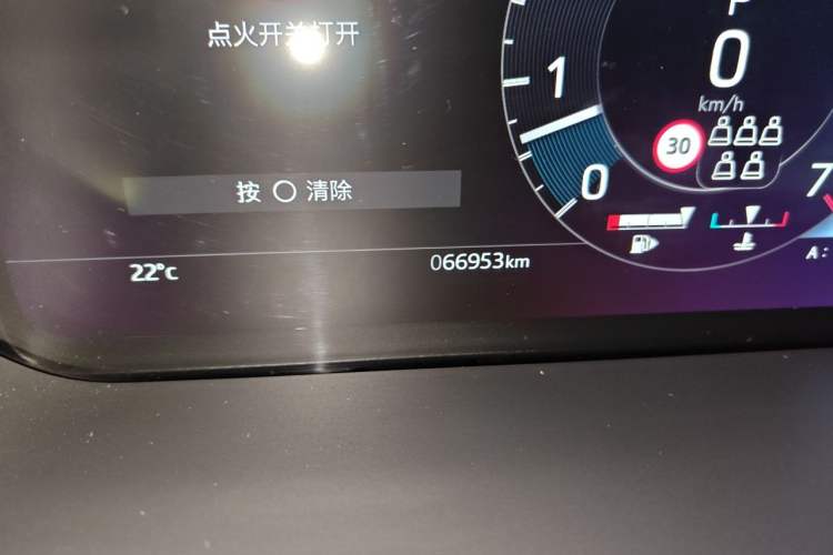 Used Land Rover Discovery 2021 360 PS R-Dynamic S Odometer Close Up