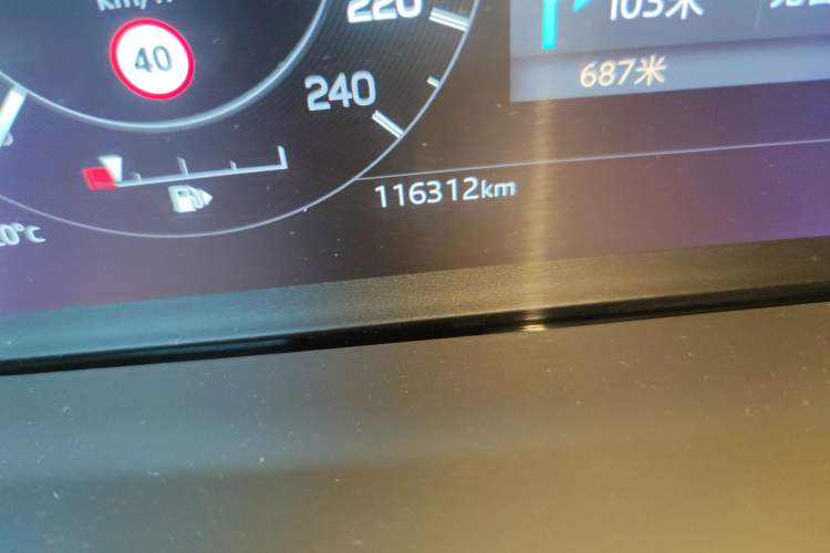 Used Land Rover Discovery 2021 360 PS R-Dynamic S Odometer Close Up