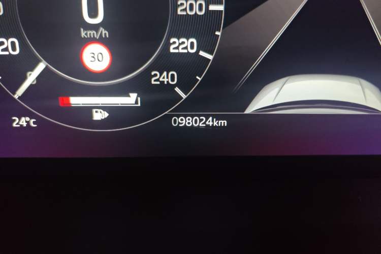 Used Land Rover Discovery 2021 360 PS R-Dynamic HSE Odometer Close Up