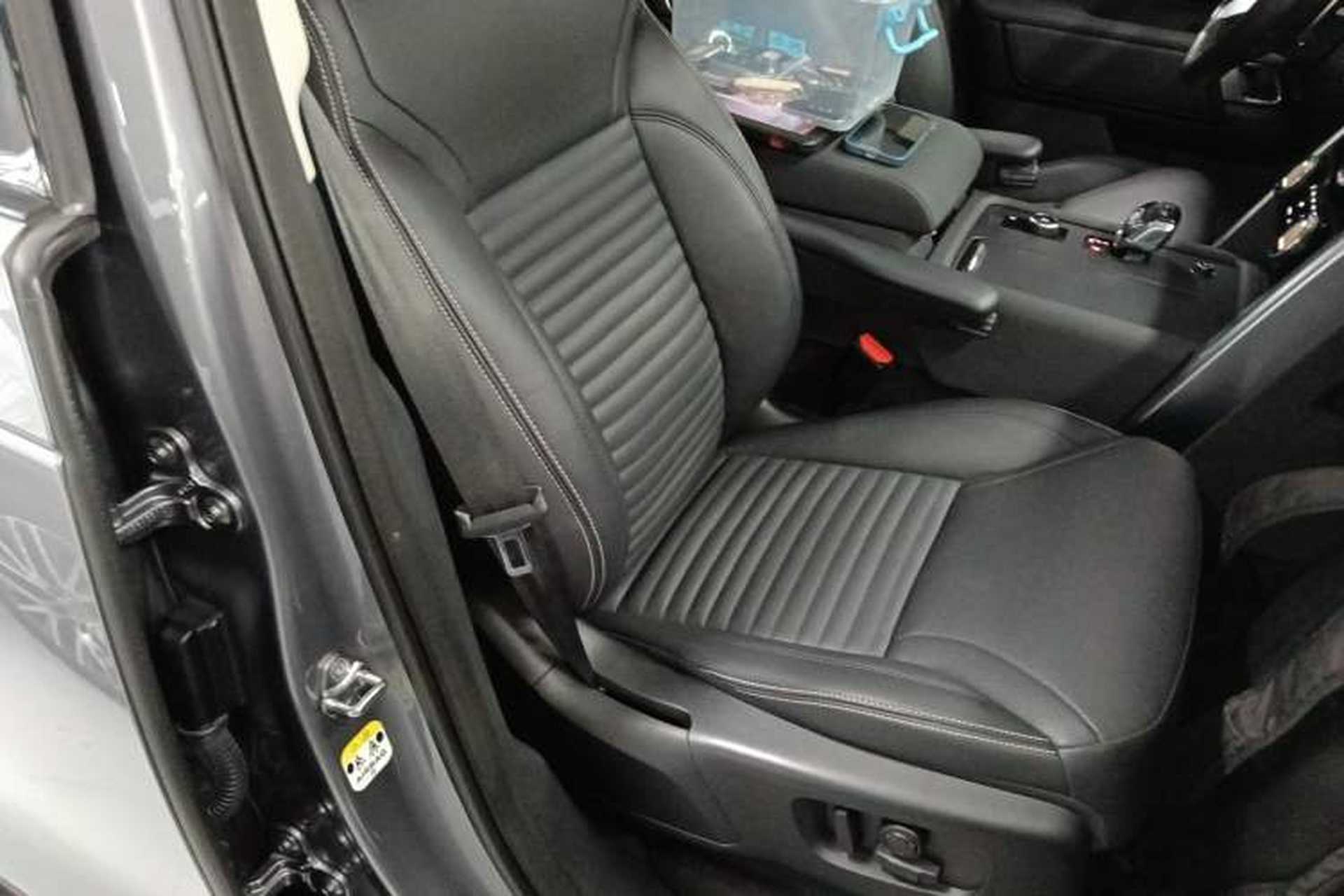Used Land Rover Discovery 2021 300PS S Right Front Seat