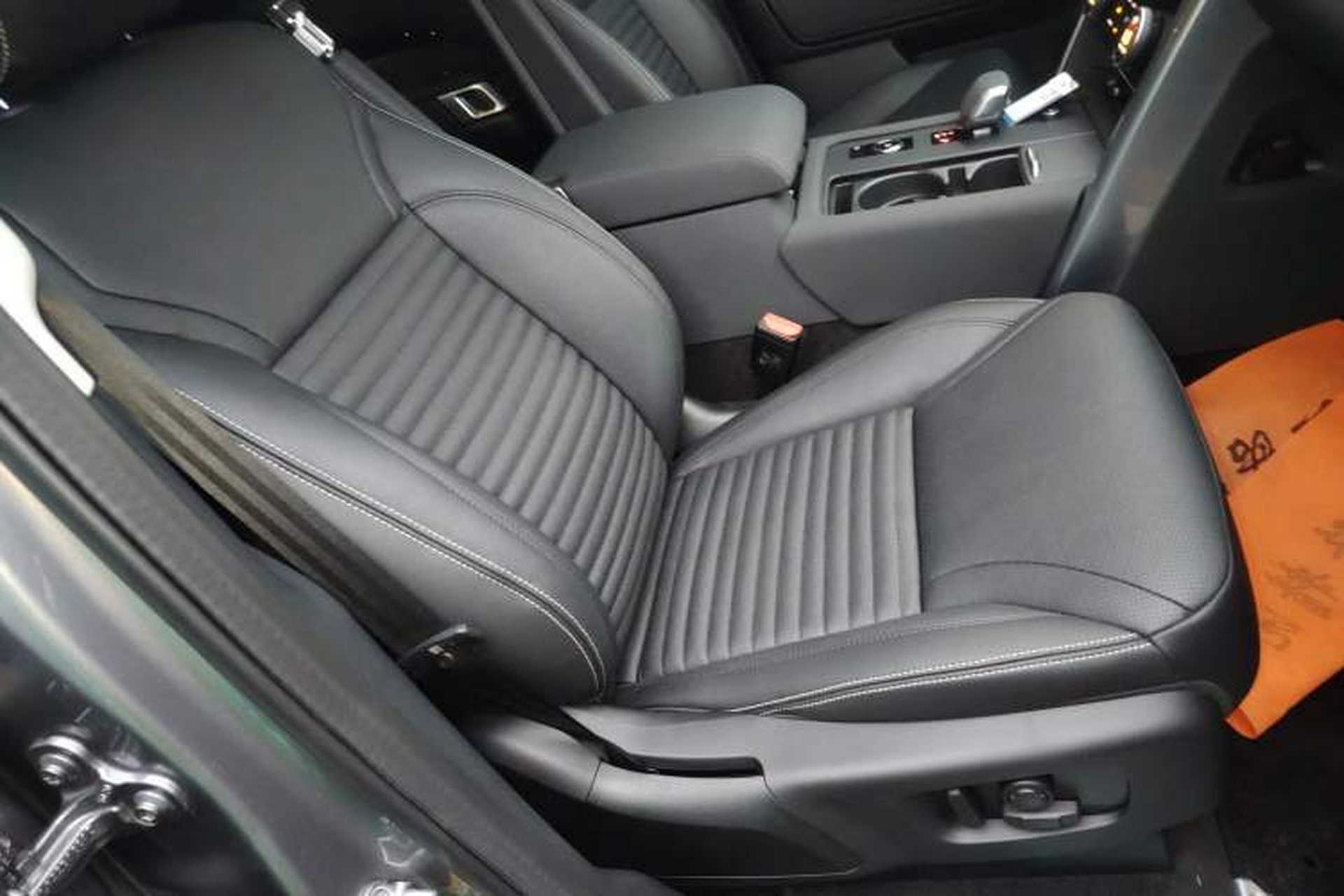 Used Land Rover Discovery 2021 300PS S Right Front Seat