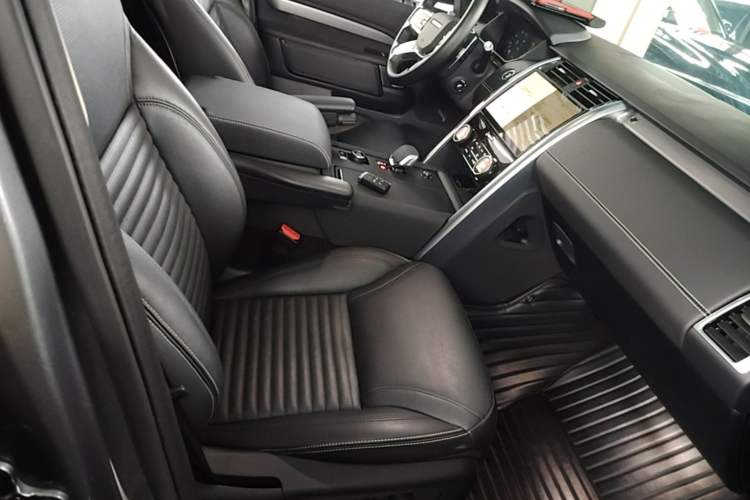 Used Land Rover Discovery 2021 360 PS R-Dynamic S Right Front Seat