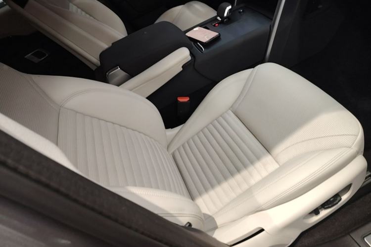 Used Land Rover Discovery 2021 300PS S Right Front Seat