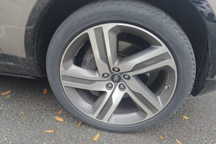 Used Land Rover Discovery 2021 360 PS R-Dynamic HSE Right Front Wheel Hub
