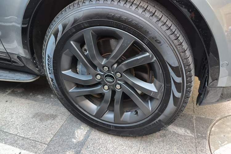 Used Land Rover Discovery 2021 360 PS R-Dynamic S Right Front Wheel Hub