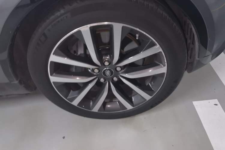 Used Land Rover Discovery 2021 360 PS R-Dynamic SE Right Front Wheel Hub