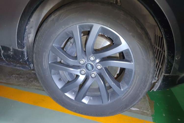 Used Land Rover Discovery 2021 360 PS R-Dynamic S Right Front Wheel Hub