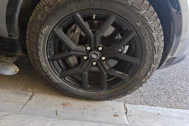 Used Land Rover Discovery 2021 360 PS R-Dynamic S Right Front Wheel Hub