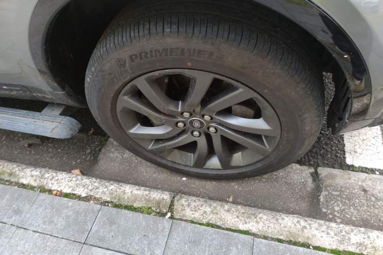 Used Land Rover Discovery 2021 360 PS R-Dynamic S Right Front Wheel Hub