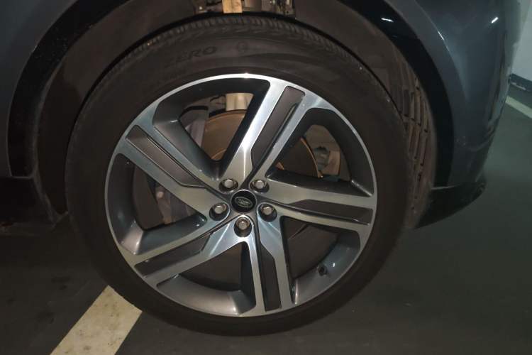 Used Land Rover Discovery 2021 360 PS R-Dynamic HSE Right Front Wheel Hub