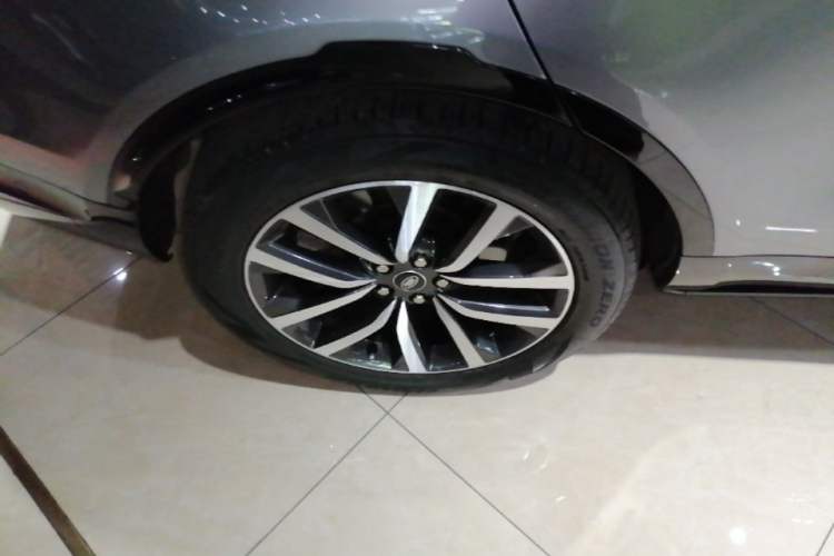 Used Land Rover Discovery 2021 360 PS R-Dynamic SE Right Rear Wheel Hub