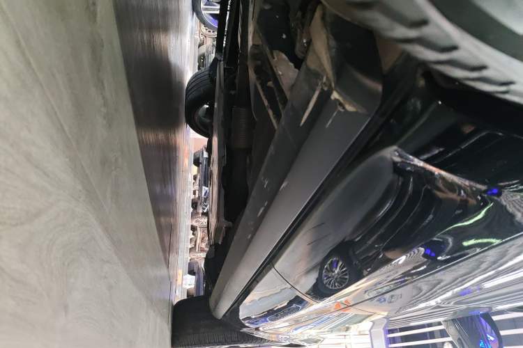 Used Land Rover Discovery 2021 360 PS R-Dynamic HSE Right Side Sill