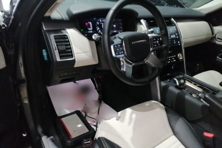 Used Land Rover Discovery 2021 360 PS R-Dynamic SE Steering Wheel