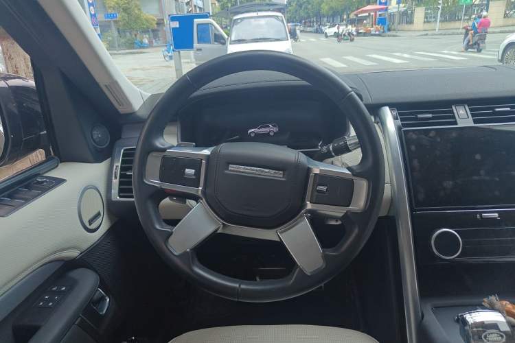 Used Land Rover Discovery 2021 360 PS R-Dynamic HSE Steering Wheel
