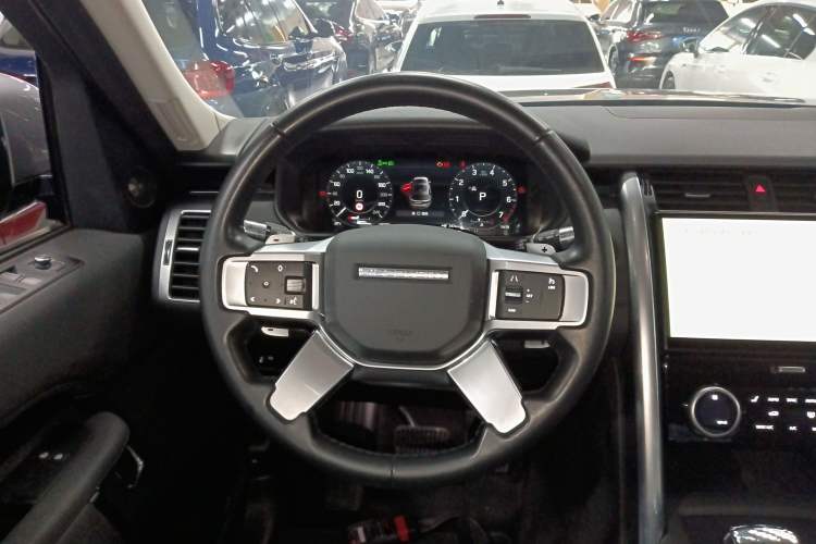 Used Land Rover Discovery 2021 300PS S Steering Wheel