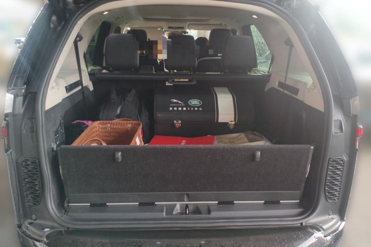 Used Land Rover Discovery 2021 360 PS R-Dynamic S Trunk