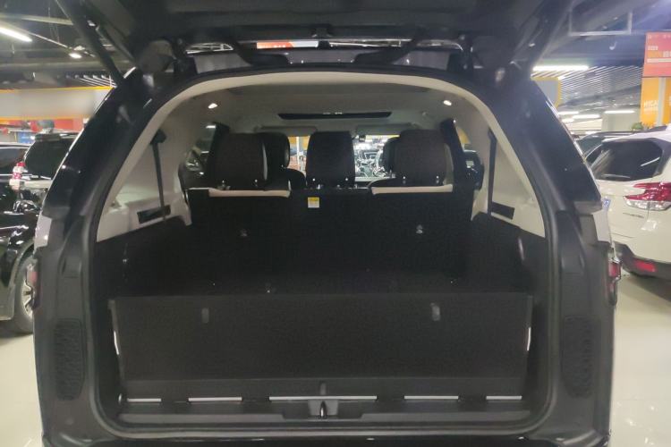 Used Land Rover Discovery 2021 360 PS R-Dynamic SE Trunk