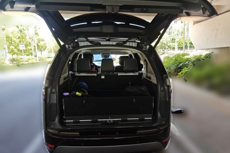 Used Land Rover Discovery 2021 360 PS R-Dynamic S Trunk