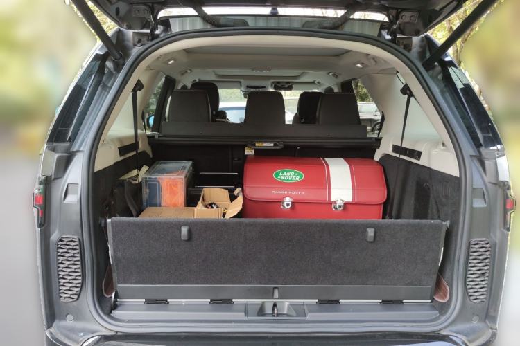 Used Land Rover Discovery 2021 360 PS R-Dynamic S Trunk