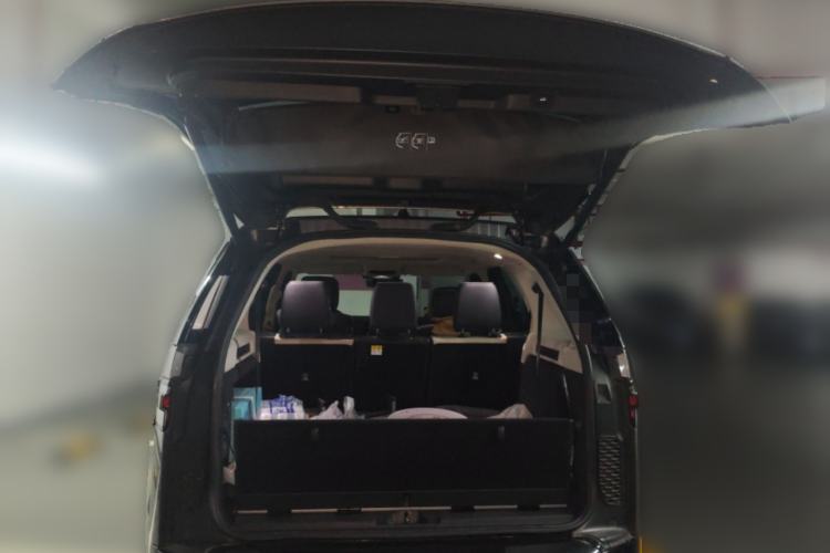 Used Land Rover Discovery 2021 360 PS R-Dynamic HSE Trunk
