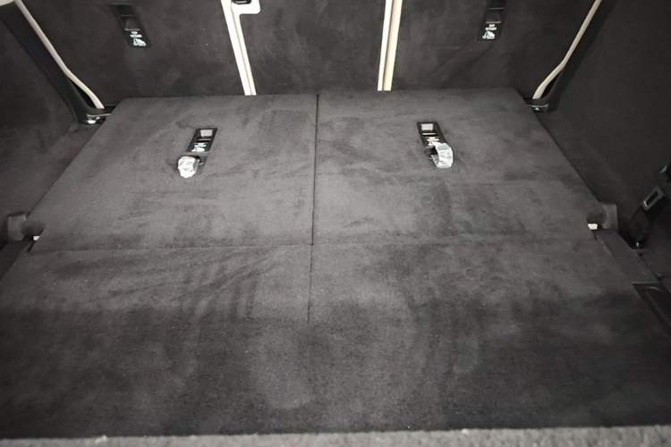 Used Land Rover Discovery 2021 300PS S Trunk
