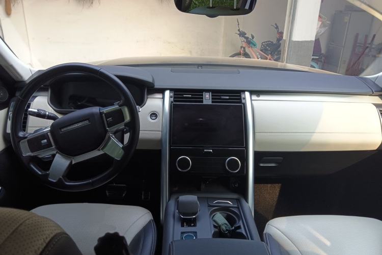 Used Land Rover Discovery 2021 360 PS R-Dynamic S Center Console