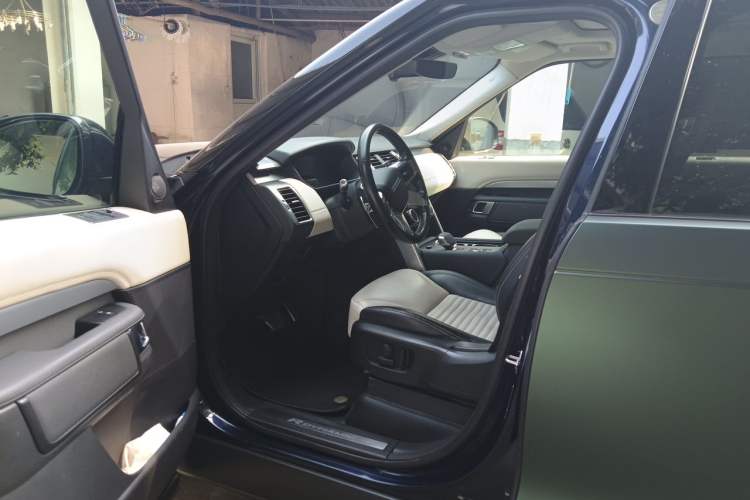 Used Land Rover Discovery 2021 360 PS R-Dynamic S Driver Seat