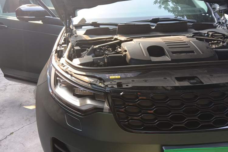 Used Land Rover Discovery 2021 360 PS R-Dynamic S Engine Bay Right